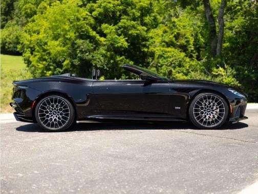 Onyx Black (HB) 2023 Aston Martin DBS 770 Ultimate Volante