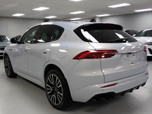Grigio Cangiante Tri-Coat 2023 Maserati Grecale GT