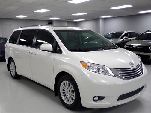 2017 Toyota Sienna XLE