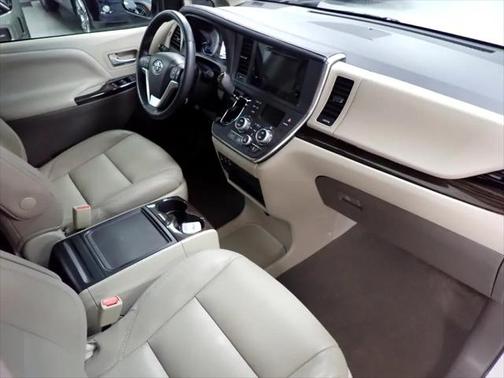2017 Toyota Sienna XLE