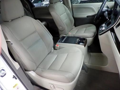 2017 Toyota Sienna XLE