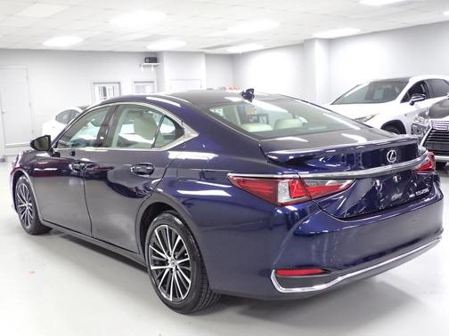 2022 Lexus ES 250 Base