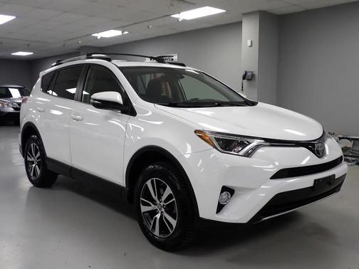 Super White 2018 Toyota RAV4 XLE