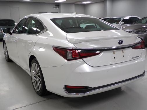 2021 Lexus ES 300h Luxury