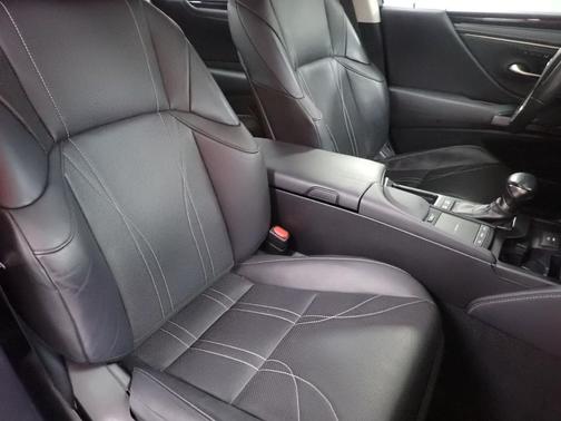 2021 Lexus ES 300h Luxury