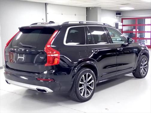 2017 Volvo XC90 T6 Momentum