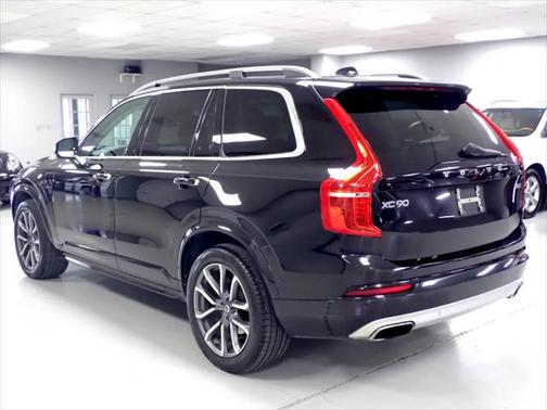 2017 Volvo XC90 T6 Momentum