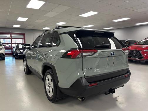 2021 Toyota RAV4 Hybrid XLE