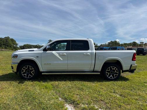 Ivory White Tri-Coat Pearlcoat 2026 RAM 1500 Laramie