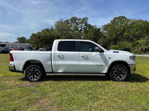Ivory White Tri-Coat Pearlcoat 2026 RAM 1500 Laramie