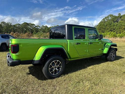 2026 Jeep Gladiator Sport S