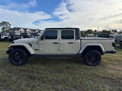 2022 Jeep Gladiator Sport S