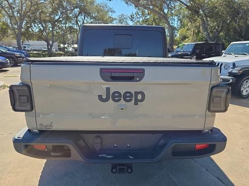 2022 Jeep Gladiator Sport S