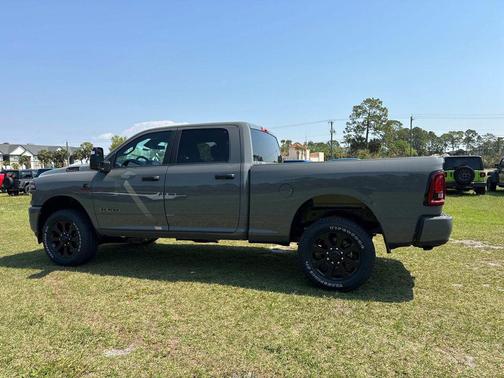 Ceramic Gray Clearcoat 2026 RAM 3500 Big Horn Crew Cab 4x4 6'4' Box