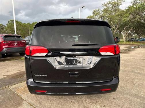 2022 Chrysler Voyager LX