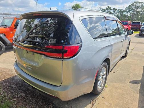 Billet Silver Metallic Clearcoat 2021 Chrysler Pacifica Touring L