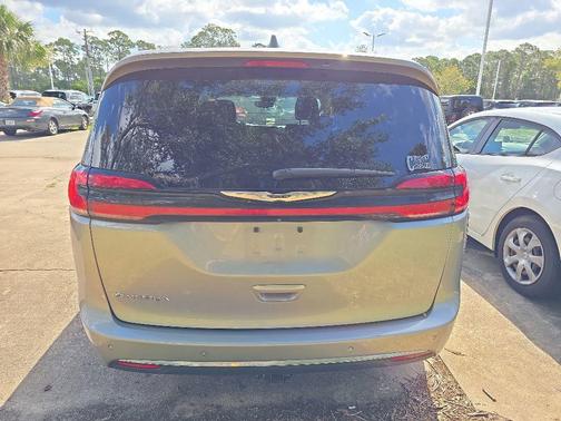 Billet Silver Metallic Clearcoat 2021 Chrysler Pacifica Touring L