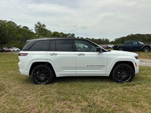 2025 Jeep Grand Cherokee Summit