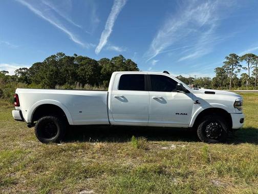 2020 RAM 3500 Laramie Crew Cab 4x4 8' Box