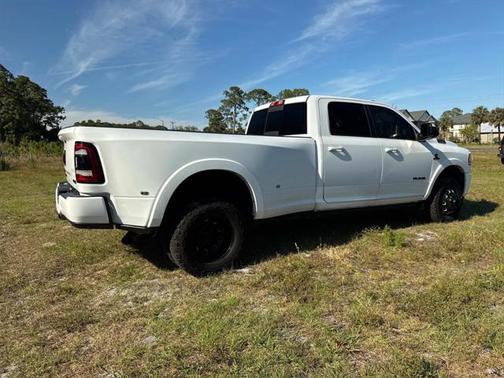 2020 RAM 3500 Laramie Crew Cab 4x4 8' Box