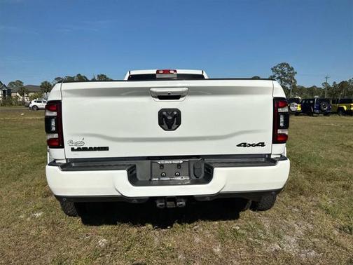 2020 RAM 3500 Laramie Crew Cab 4x4 8' Box