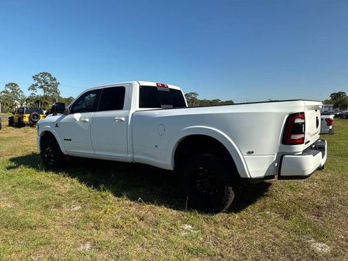 2020 RAM 3500 Laramie Crew Cab 4x4 8' Box
