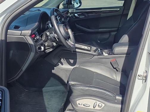 2023 Porsche Macan T