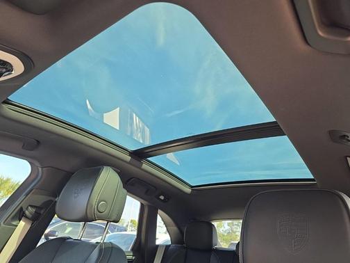 2023 Porsche Macan T