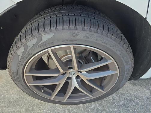 2023 Porsche Macan T