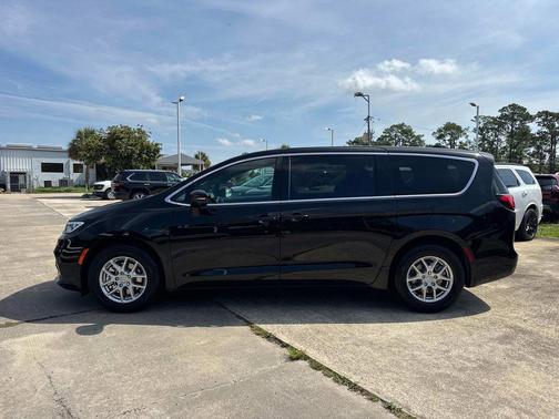 Diamond Black Crystal Pearlcoat 2025 Chrysler Pacifica L