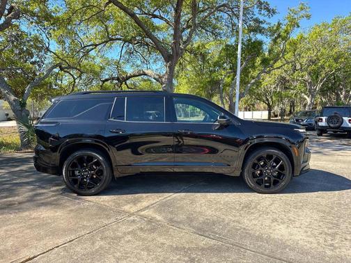 Mosaic Black Metallic 2024 Chevrolet Traverse RS