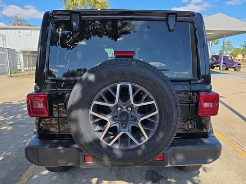 2025 Jeep Wrangler 4-Door Sahara 4x4