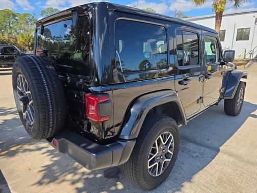 2025 Jeep Wrangler 4-Door Sahara 4x4
