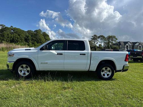 Bright White Clearcoat 2025 RAM 1500 Big Horn/Lone Star