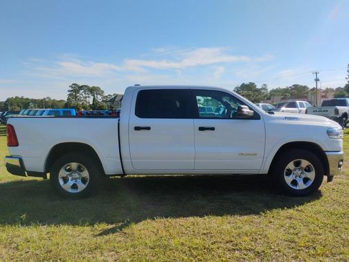 Bright White Clearcoat 2025 RAM 1500 Big Horn/Lone Star