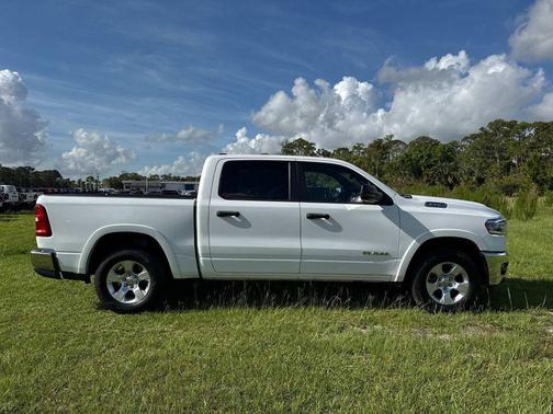 Bright White Clearcoat 2025 RAM 1500 Big Horn/Lone Star