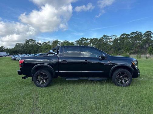 Super Black 2022 Nissan Titan PRO-4X