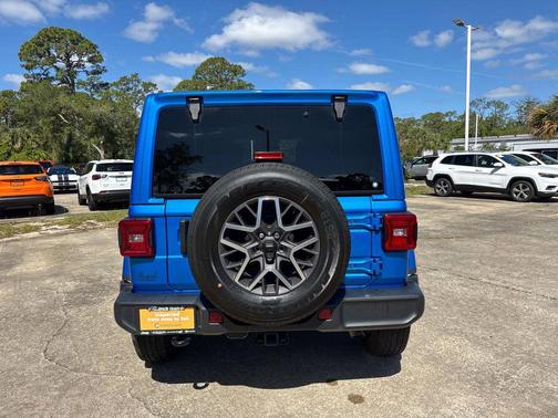 Hydro Blue Pearlcoat 2024 Jeep Wrangler 4-Door Sahara 4x4