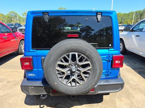 2024 Jeep Wrangler 4-Door Sahara 4x4