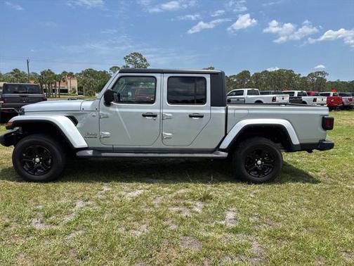 2022 Jeep Gladiator Overland