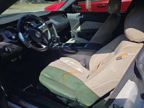 2012 Ford Mustang V6 Premium