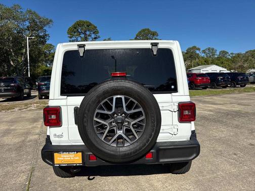 Bright White Clearcoat 2024 Jeep Wrangler 4-Door Sahara 4x4