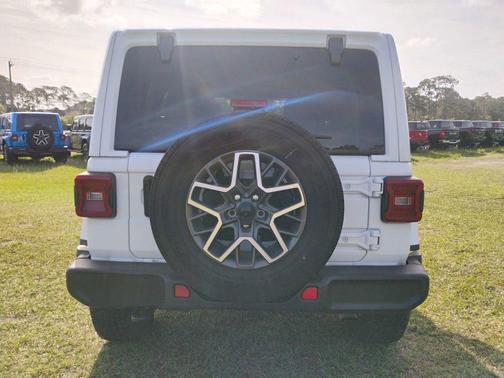 Bright White Clearcoat 2024 Jeep Wrangler 4-Door Sahara 4x4
