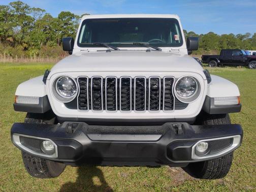 Bright White Clearcoat 2024 Jeep Wrangler 4-Door Sahara 4x4