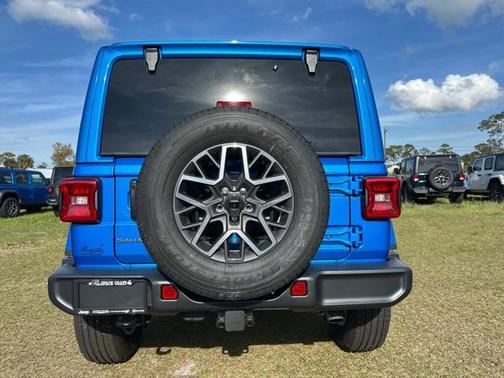2025 Jeep Wrangler 4-Door Sahara 4x4