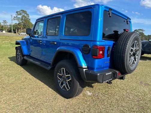 2025 Jeep Wrangler 4-Door Sahara 4x4