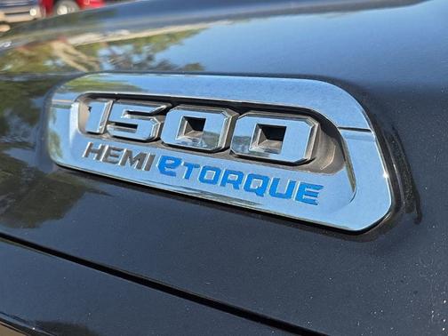 Diamond Black Crystal Pearlcoat 2021 RAM 1500 Big Horn/Lone Star