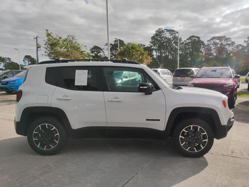 Alpine White Clearcoat 2023 Jeep Renegade Upland