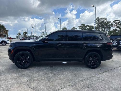 Diamond Black Crystal Pearlcoat 2023 Jeep Grand Cherokee L Altitude