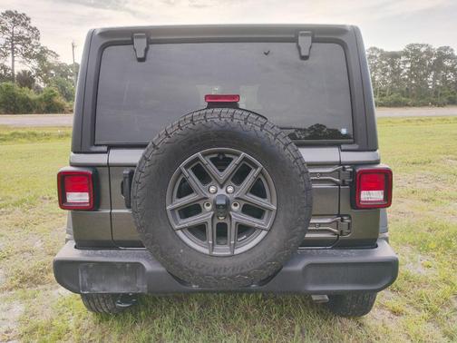 Granite Crystal Metallic Clearcoat 2024 Jeep Wrangler Sport S